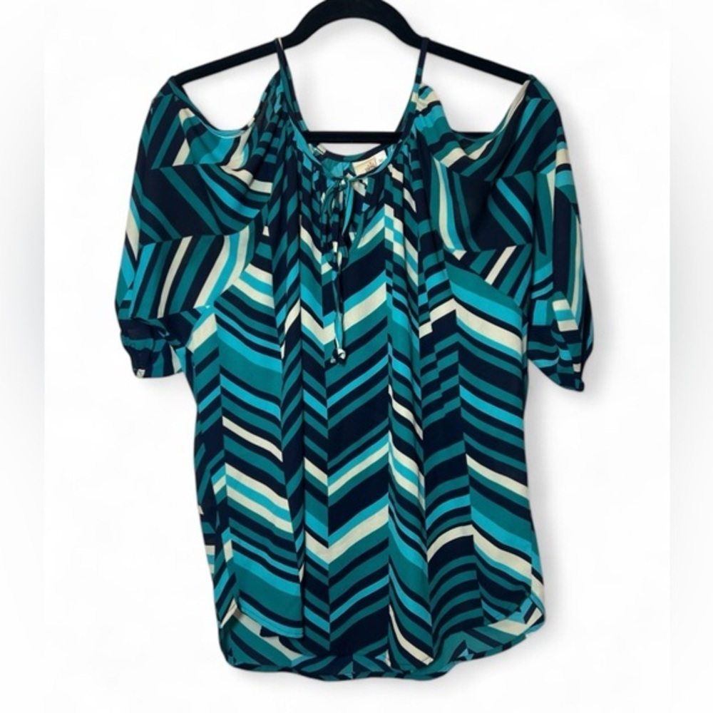 Francescas Birdcage‎ Women M Green Chevron Cold Shoulder Tie Front Blouse